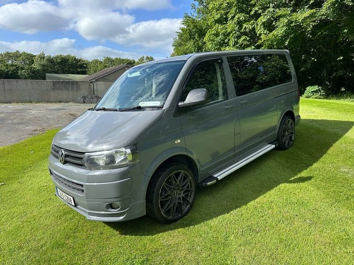 2013 Volkswagen Caravelle 2.0 diesel Automatic 9 seater