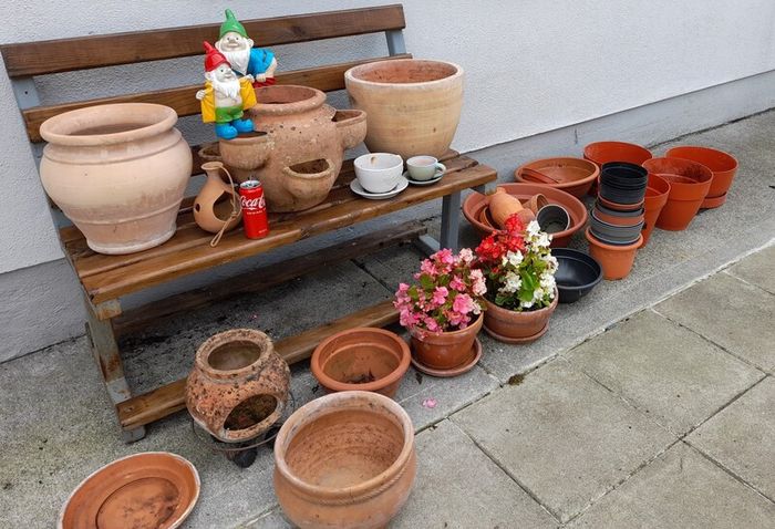 Garden pots  n items clearout