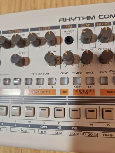 Roland TR-09