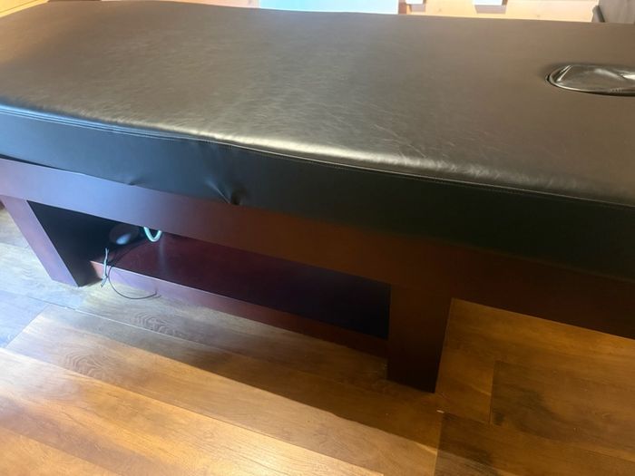 treatment table/bed