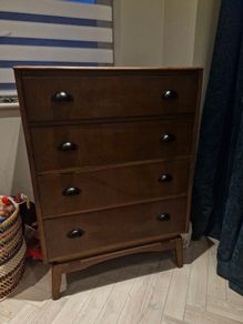 chest of drawers