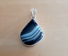 Onyx and silver pendant (BN)