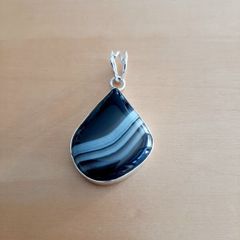 Onyx and silver pendant (BN)