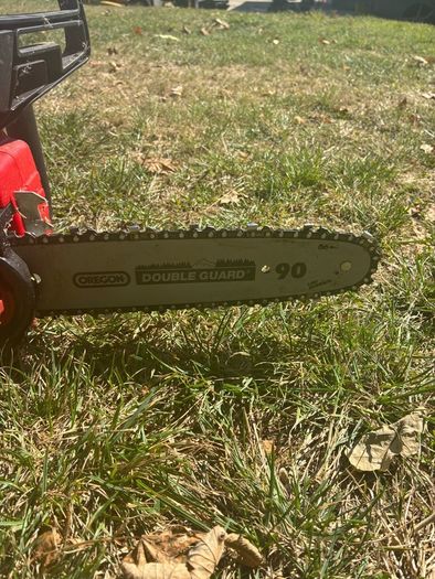 Battery chainsaw
