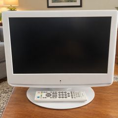 White 19 inch Flat TV/DVD Combi with Remote