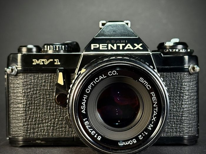 Asashi Pentax MV1 film camera kit