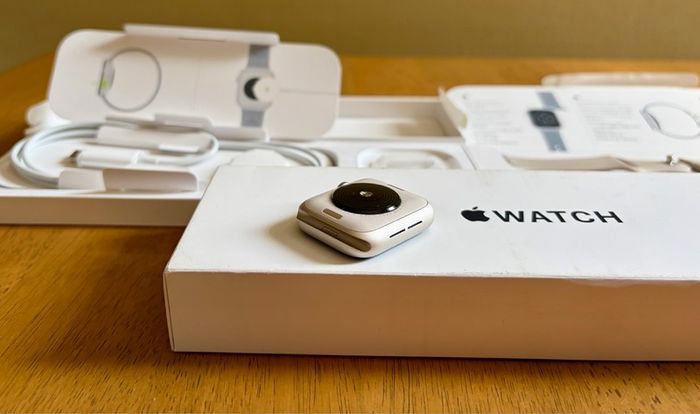 Apple Watch SE 2nd Gen GPS 40mm Starlight Aluminium Case 1 Owner Extras 14pc New Charger Case Strap Band Professional Office Work Lifestyle Fitness Outdoors Elegant Party Event Magnetic Ocean