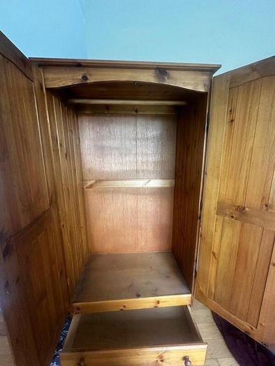 Solid Wood Bedroom Furniture Set
