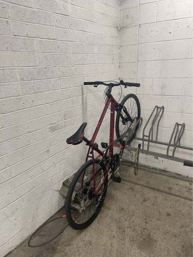 Merida Crossway 20D Hybrid Bike (Large) - Hydraulic Disc Brakes + Lock & AirTag