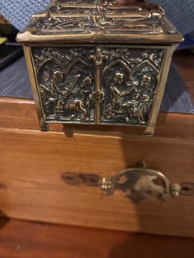 collectables gothic box with key
