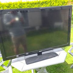 LG 42LD450 42 inch Full HD LCD TV with Stand, Glossy Black, No Remote.