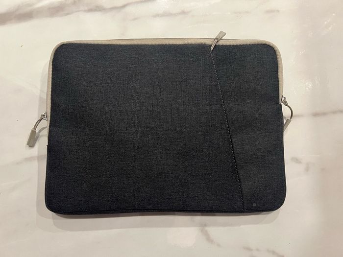 Macbook Pro 2019 Touchbar and accessories - Great condition