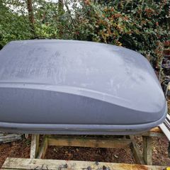 Roofbox with Thule bars