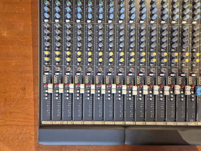 Allen & Heath GL2200 24-Channel Mixer in Flight Case