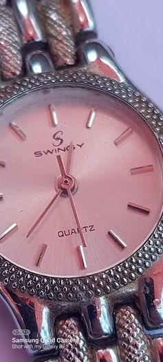 ladies watch swing quartz ,working prefect,,price includes post to anywhere in Ireland thank you, see pictures for condition, used