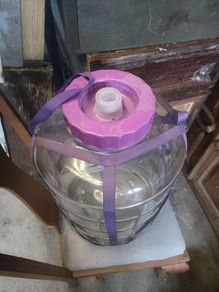 2x30l wine making balloon.