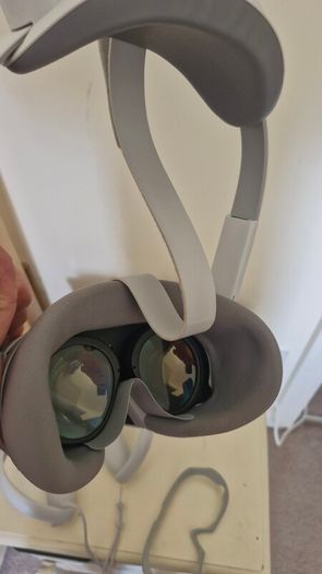VR headset PICO 4 + extra data/power cable