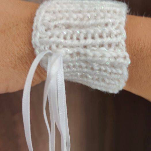 Brand new dressy white knitted wrist cuffs