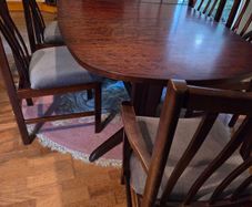 Mahogony Dining room table and 6 chairs