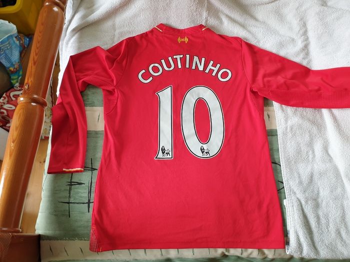 Liverpool Football Club Home Jersey 2015 to 2016 Childrens Large New Balance