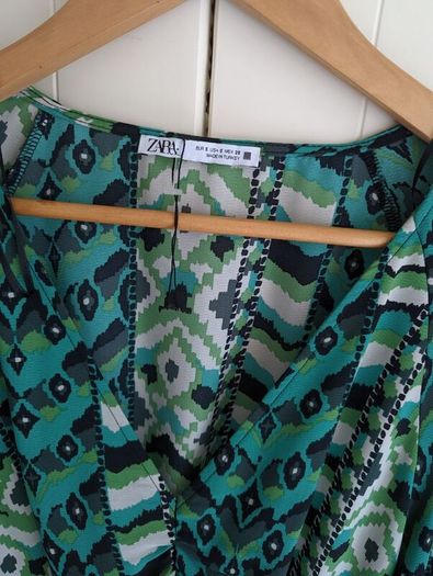 beautiful dress Zara printed long sleeve V neck geometric dress bloggers , puffed sleeve dress