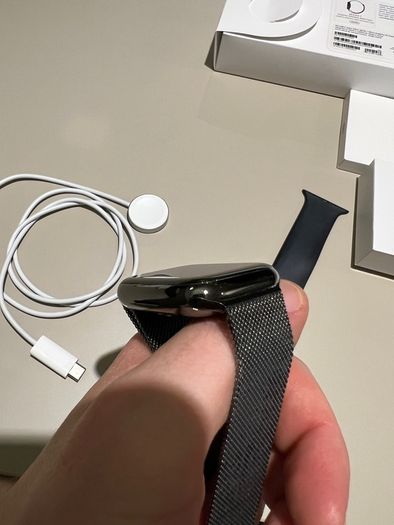 45 mm Apple watch 7 (stainless steel) with Apple Milanese loop