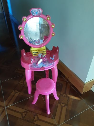 Barbie Dressing Table and Accessories