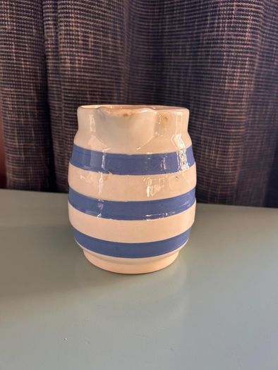 Carrigaline pottery jug