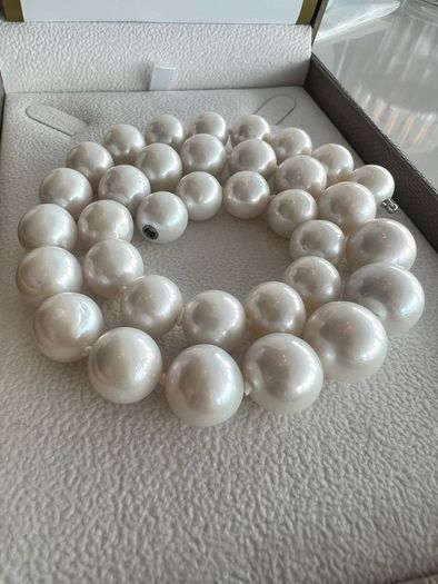 A Stunning Edison Pearl Necklace
