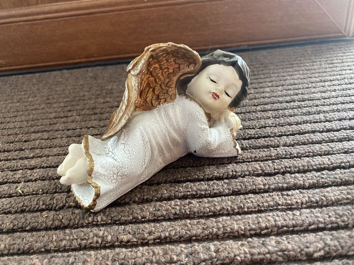 Angel ornaments with nice gold effect wings