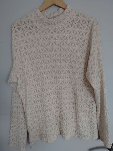 New.women long sleeves  top.size 16