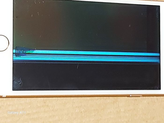 Apple Iphone 6s, White with Rose Gold Back, Damaged Display, excellent cosmetic condition, For Parts or Repair