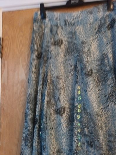 B. Young Skirt.  S. 12.   New - No Tag.