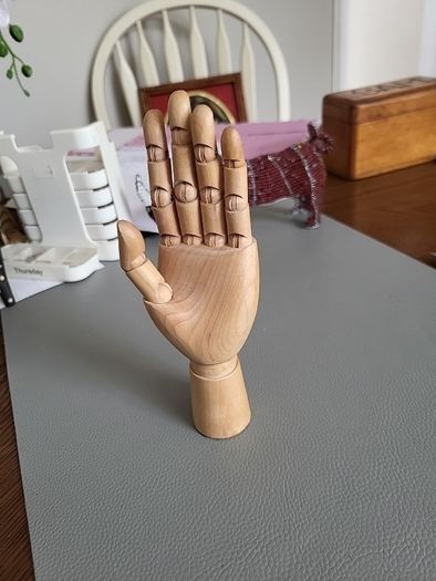 Articulated hand