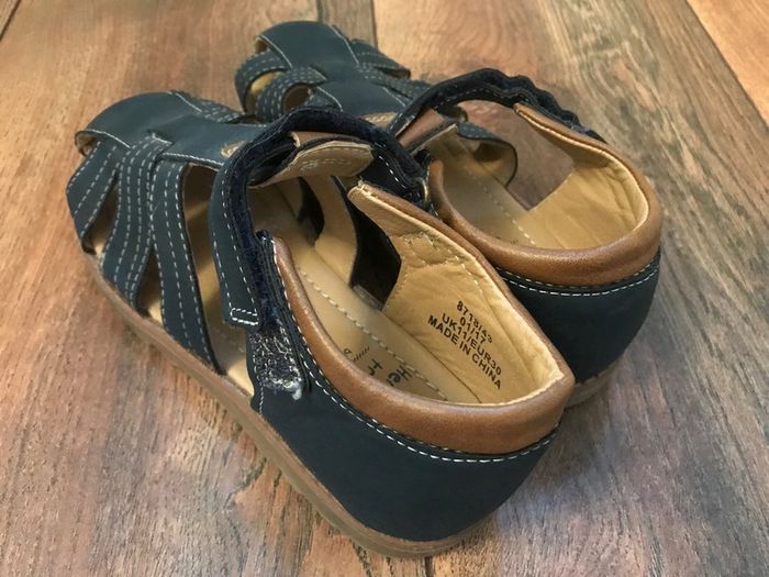 Bluezoo boys navy sandals size 11 junior