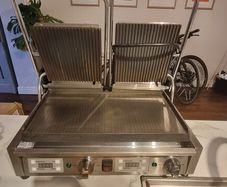 Contact grill, panini press, toasted sandwich maker, griddle
