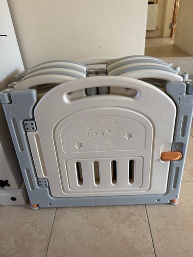 Baby playpen