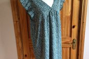 Green and White ditzy floral knee length lightweight dress XL 16/18 postage included
