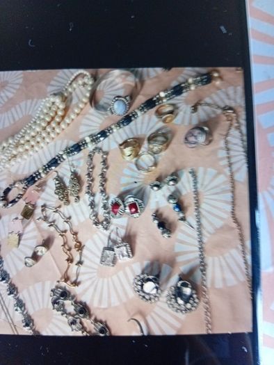 necklace, rings,bracelets, 30 Eur if u take All.There is lot..they Are used.