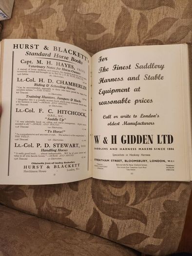 The Horseman's Year Book. Edited By Lt.col.w.e.lyon. 1950 First Edition Hardback In Good Condition. Plus Hunting,showing, And Chasing. By Sam Marsh. See Photos For Same.