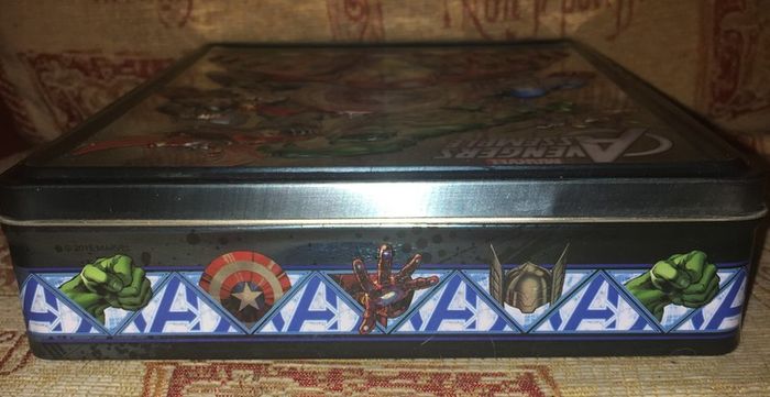 Marvel Avengers Assemble tin (empty)