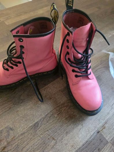 Doc martens Boots. Sz 5 50e  practically  new