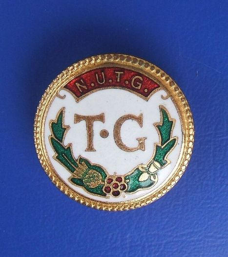 NATIONAL UNION of TOWNSWOMEN'S GUILD (NUTG) - a vintage membership badge in pristine condition (1930's - 1950's)