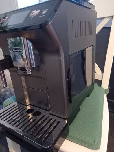 Delonghi Eletta Explore ECAM450.86.T Smart Bean to Cup Coffee Machine
