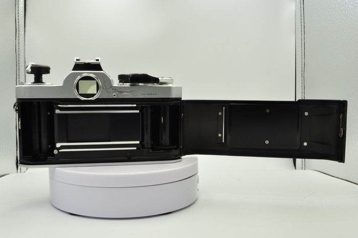 Nikon Fm Chrome + 50mm pancake F1.8 , Cla'd- Recent Full Service