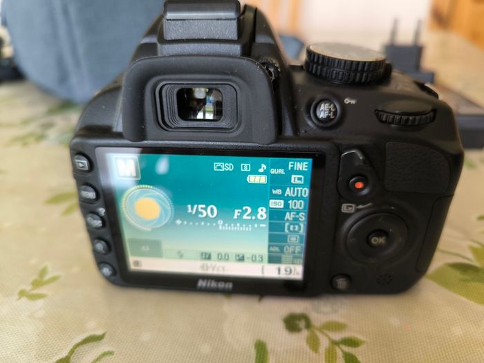 Nikon D3100 + Nikon 50mm f/1.8G AF-S Nikkor