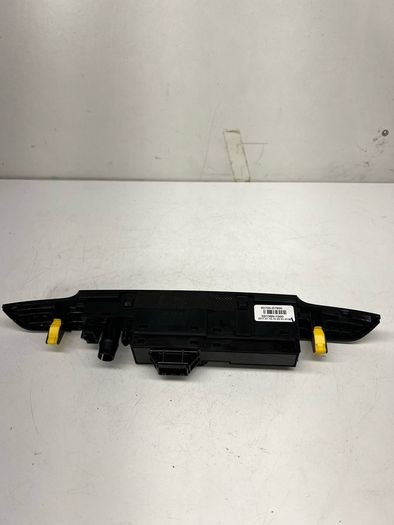 Hyundai Tucson Hazard Warning Switch Mk3 2017 93700-d7800 A2l5b3s