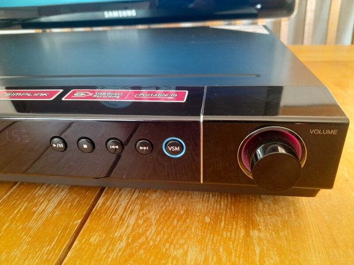 LG HT503PH-DH Home Theatre Receiver. Plays CDs (Faulty DVD) Audio Amp Amplifier,  home stereo, music, sound, CD player.