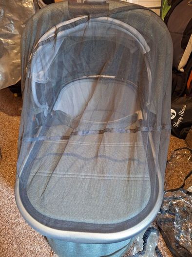 Uppababy Basinette, rain/mosquito over, mattress,