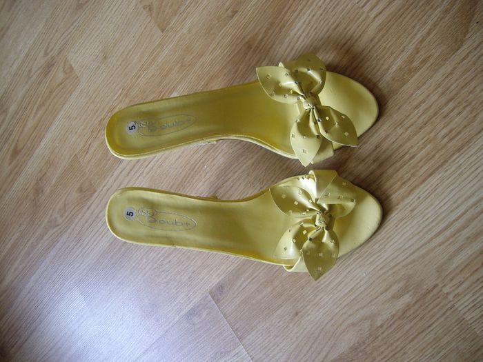 Brand new lovely  yellow summer shoes